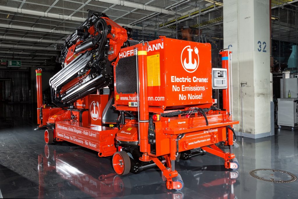 Electric crane equipped with move-e-star running gear